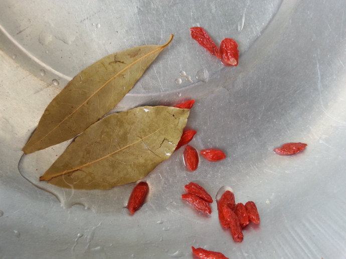 玉米鲍菇排骨汤步骤4