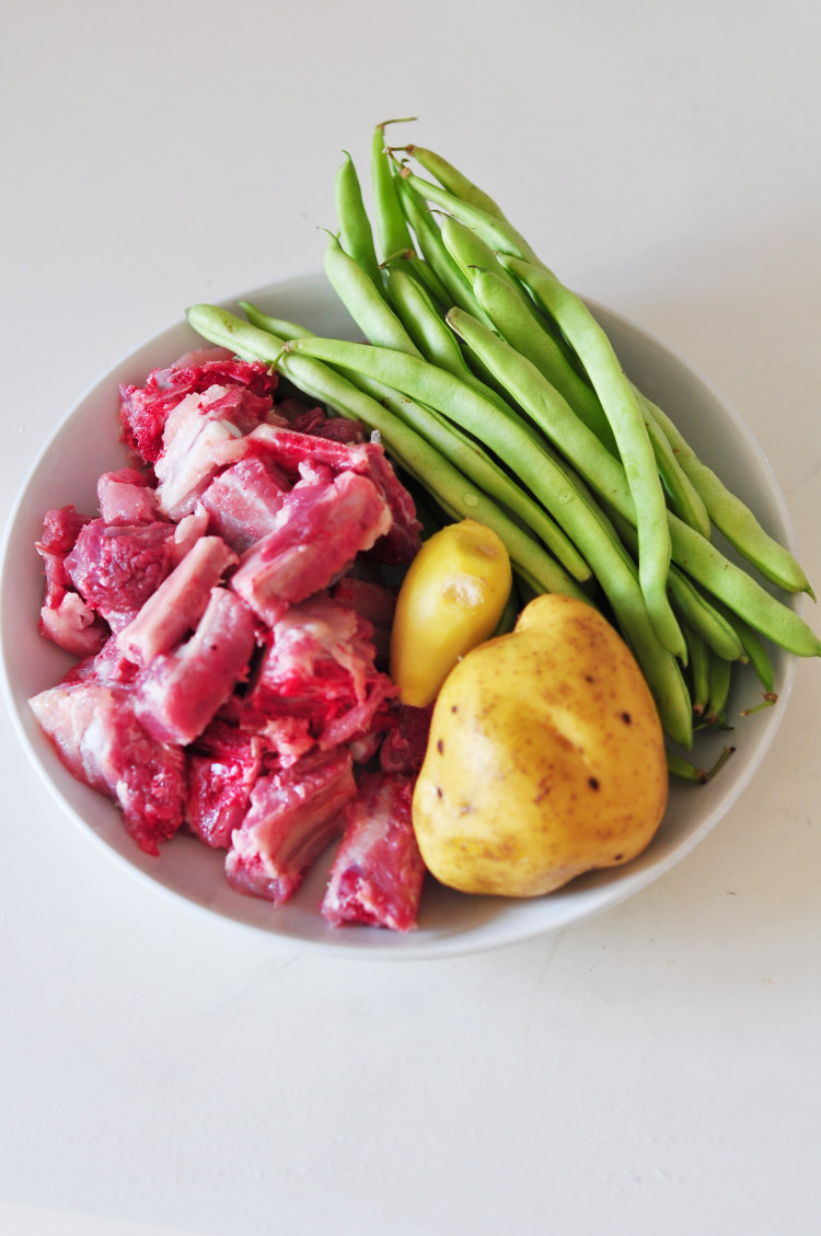 土豆豆角炖排骨步骤1