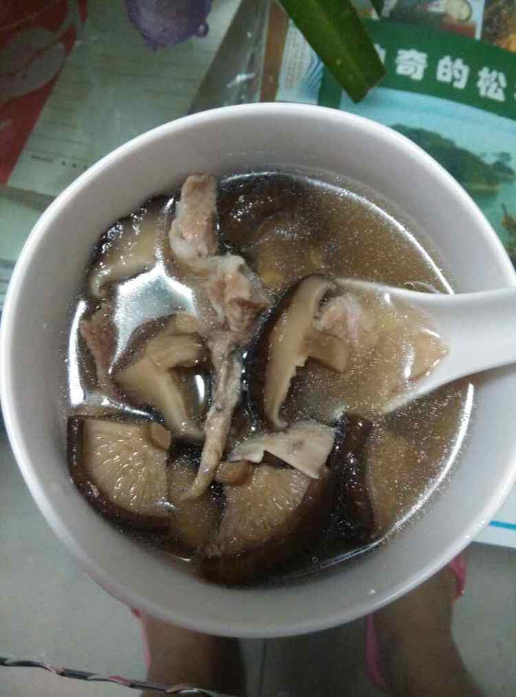 香菇墨鱼排骨汤步骤5