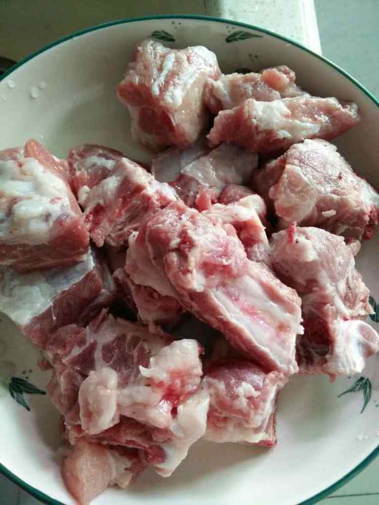 排骨烧板粟步骤1