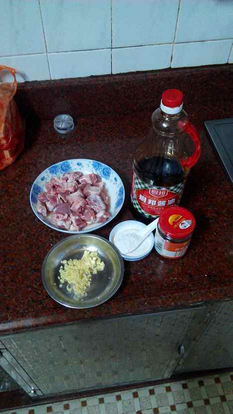 番薯粉蒸排骨步骤1