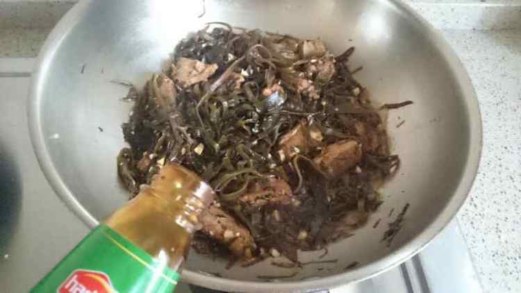 排骨粉条烩海带步骤6