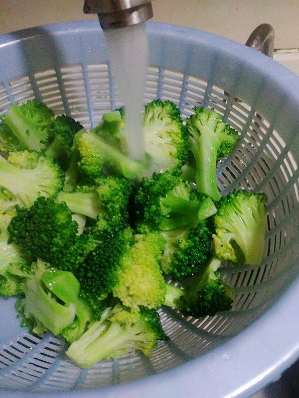 生煎排骨烩西兰花步骤5