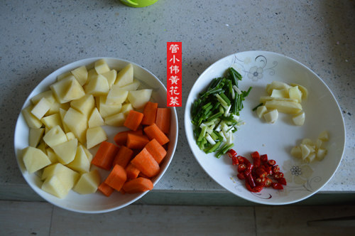 黄花菜土豆胡萝卜煲排步骤5
