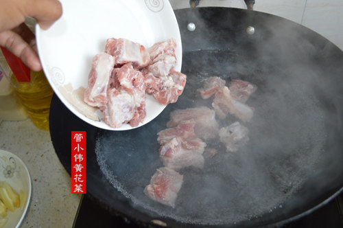 黄花菜土豆胡萝卜煲排步骤8