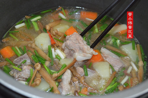 黄花菜土豆胡萝卜煲排步骤12