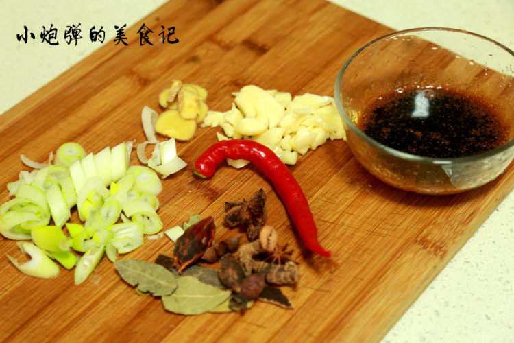 香辣酱汁排骨步骤1