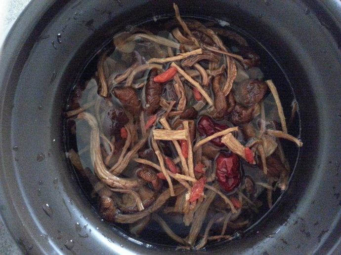 党参茶树菇排骨步骤7