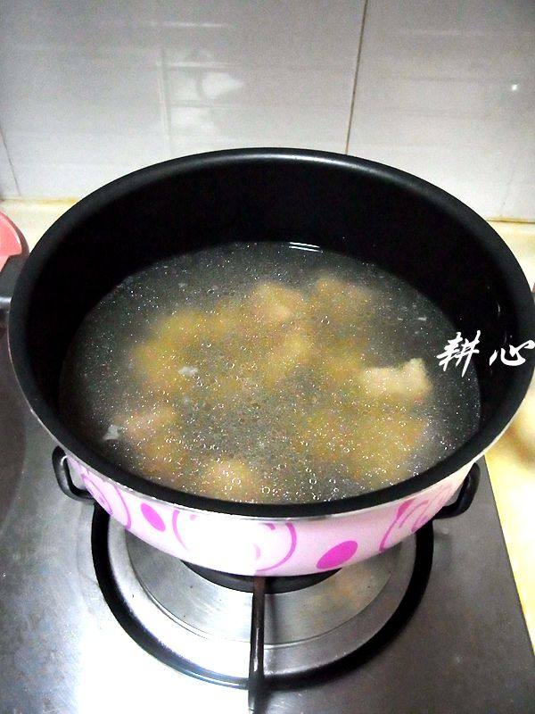 菜心排骨汤步骤3