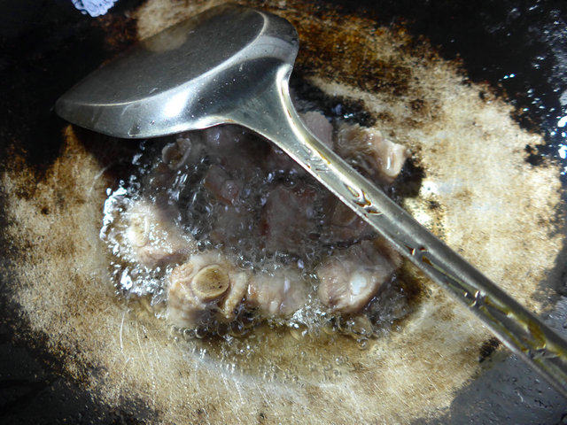 扁豆炒排骨步骤2