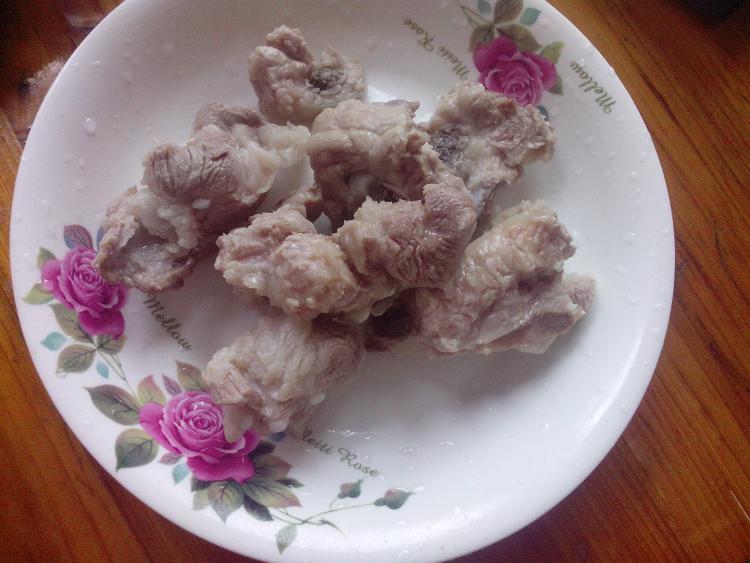花生米煲排骨步骤5