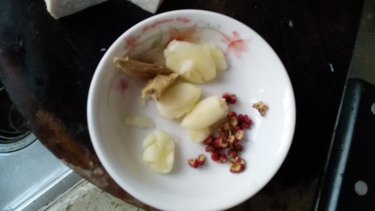 香芋胡萝卜土豆炖排骨步骤3