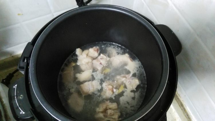 香芋胡萝卜土豆炖排骨步骤6