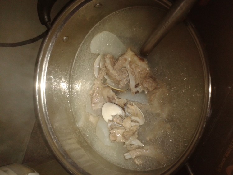 蛤蜊萝卜煮排骨汤步骤5
