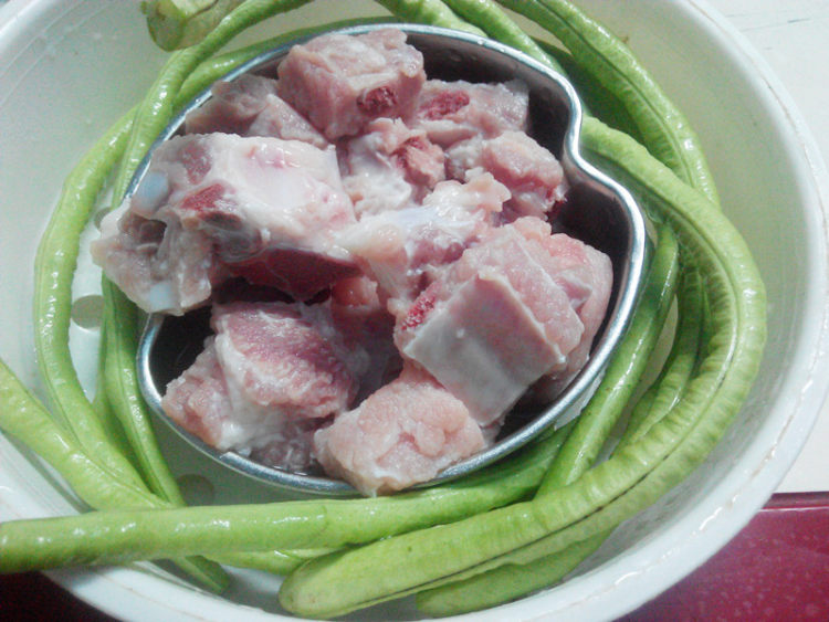 排骨烧豆角步骤1