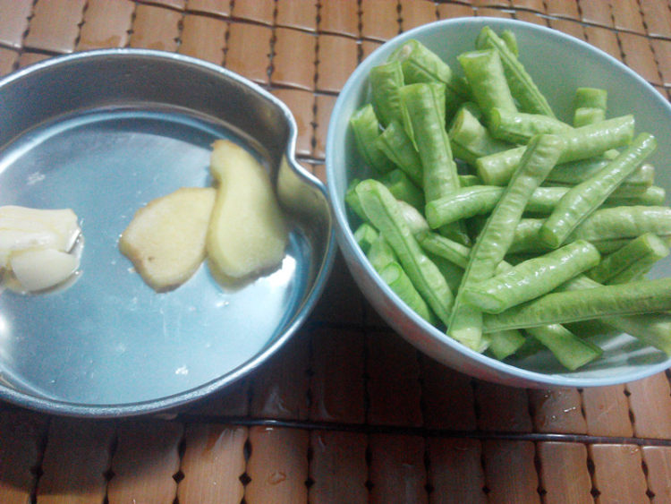 排骨烧豆角步骤2