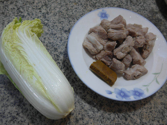 咖喱娃娃菜排骨步骤1