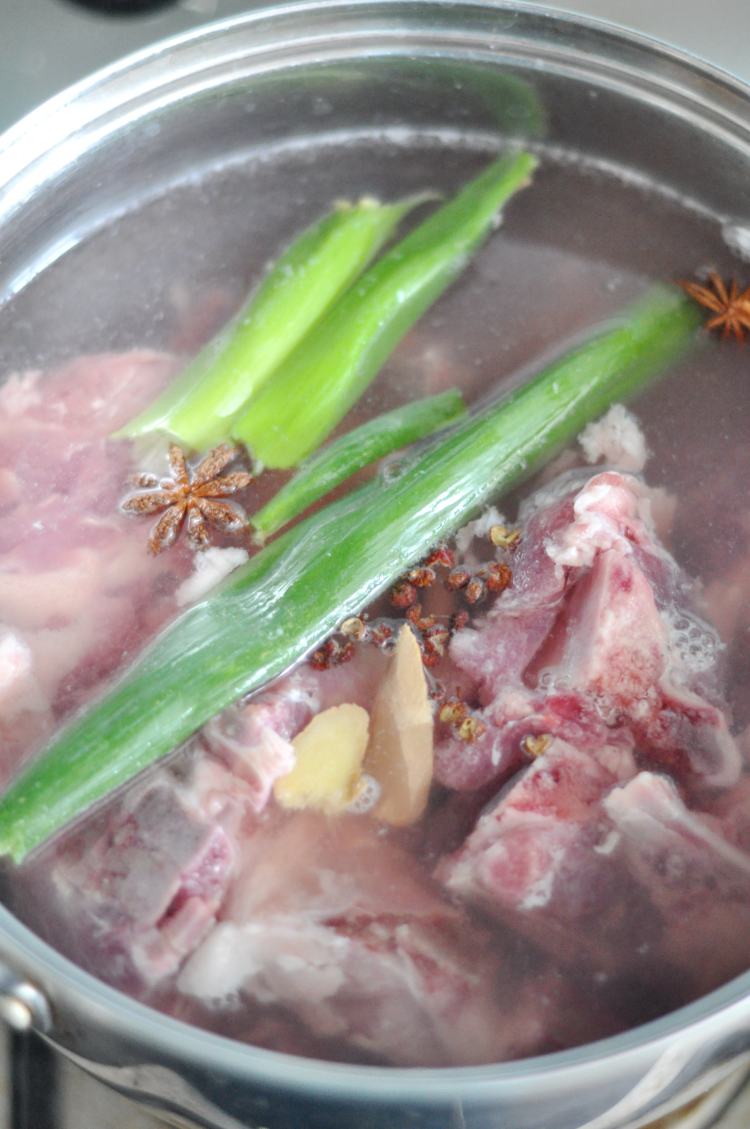 【儿童美食】红枣排骨步骤1