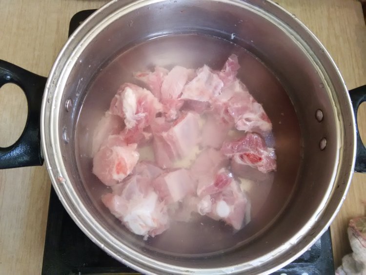 猴头菇排骨汤步骤1