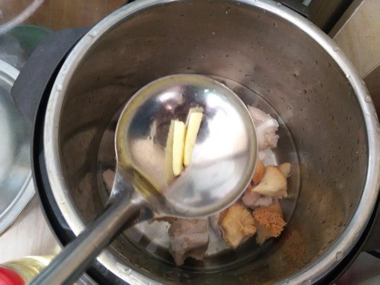 猴头菇排骨汤步骤5
