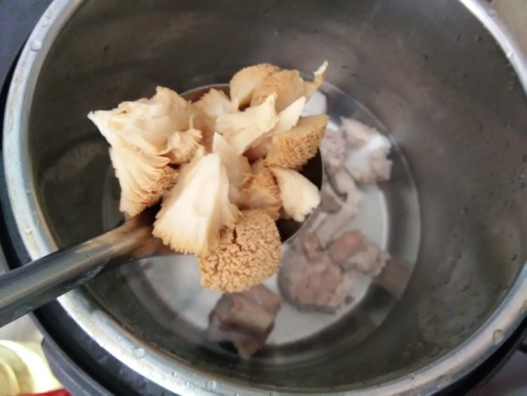 猴头菇排骨汤步骤4