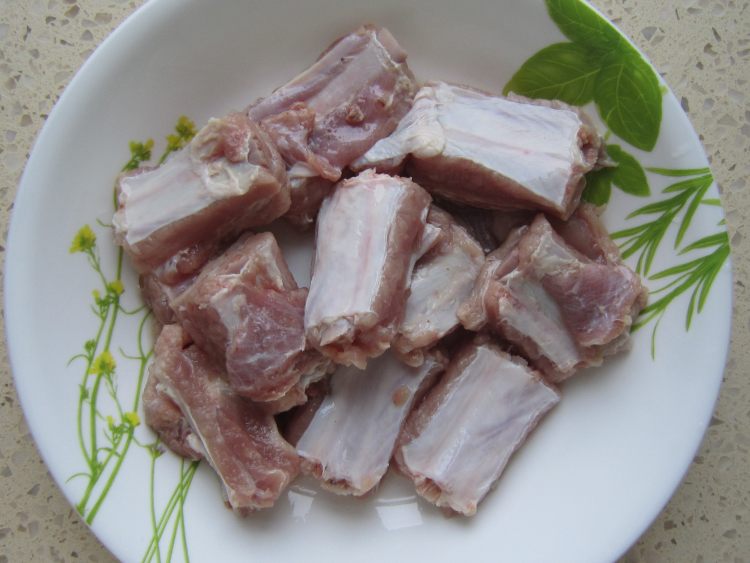 【儿童美食】蜜汁烤排步骤1