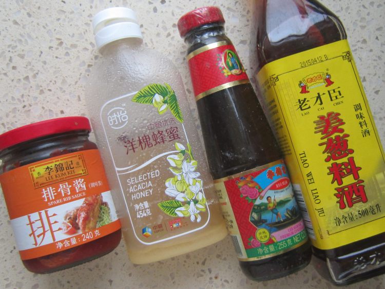 【儿童美食】蜜汁烤排步骤2