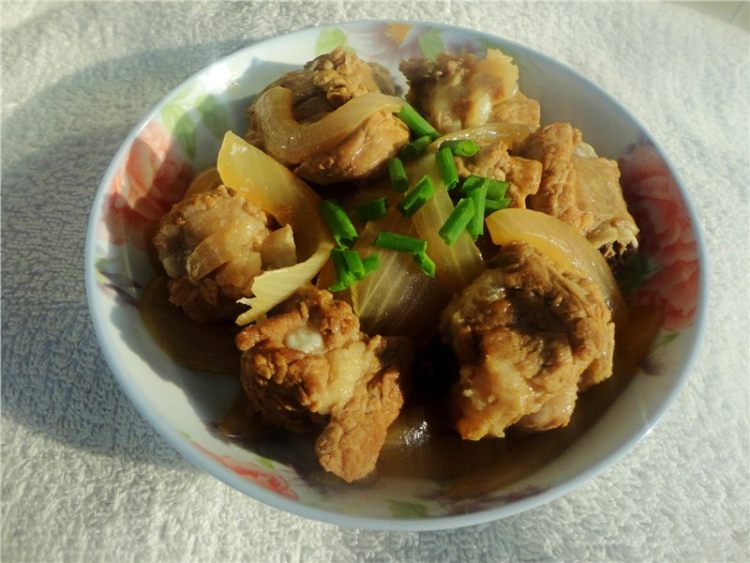 【儿童美食】洋葱烧排步骤7