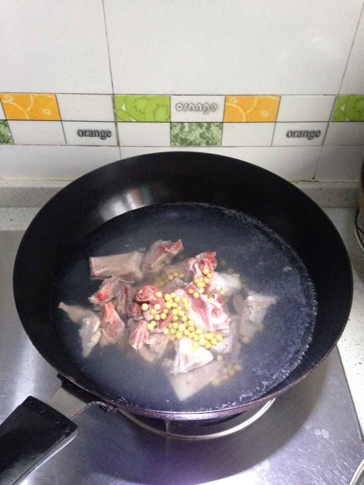 胡萝卜玉米黄豆汤步骤2