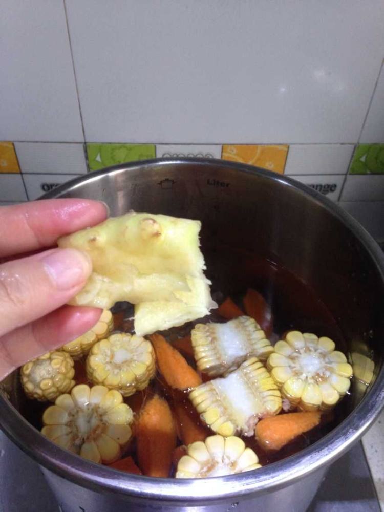 胡萝卜玉米黄豆汤步骤5