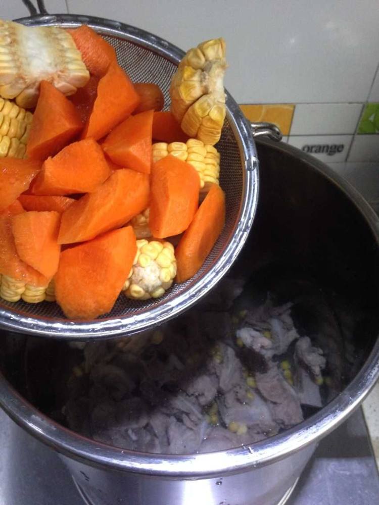 胡萝卜玉米黄豆汤步骤4