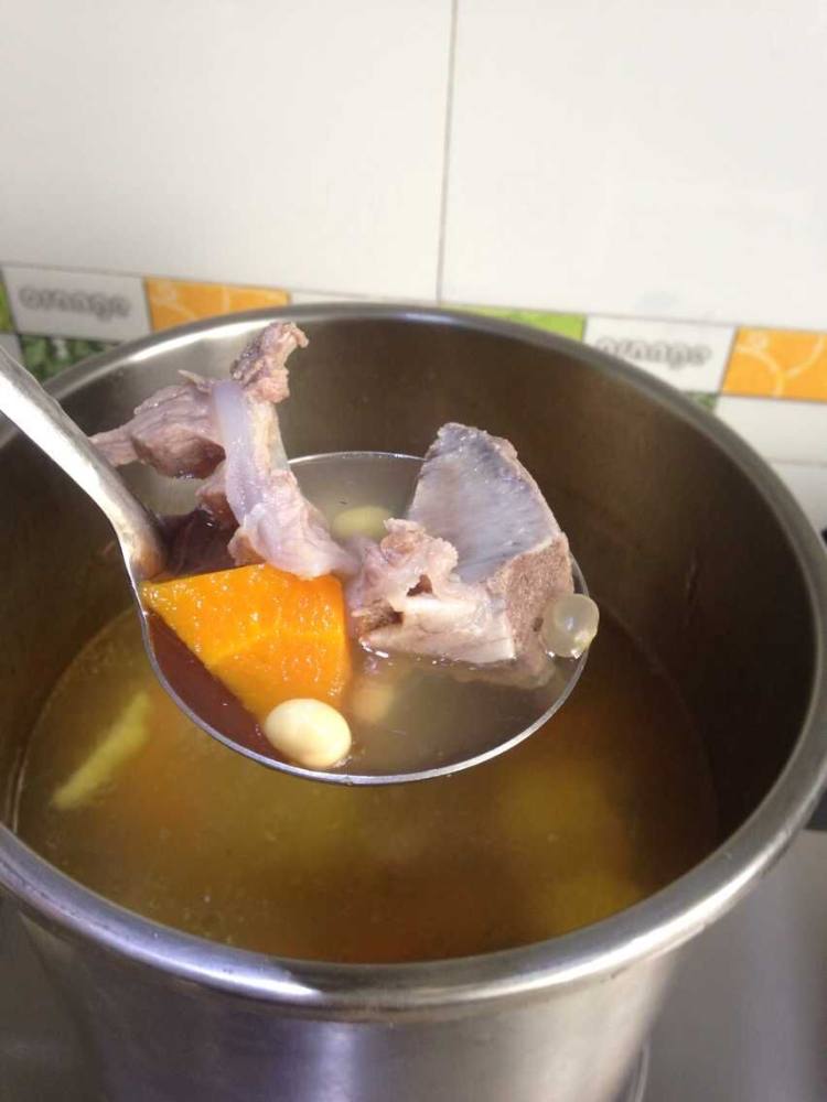 胡萝卜玉米黄豆汤步骤6