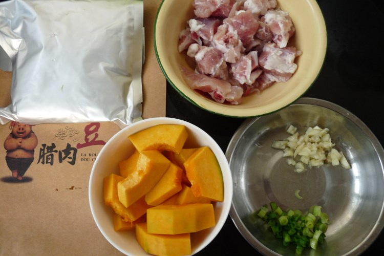 豆豉南瓜蒸排骨步骤1