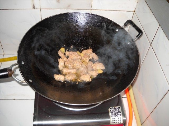 砂锅排骨饭步骤1