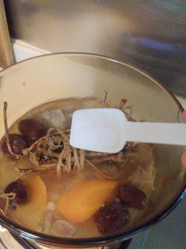 南芪浮小麦排骨汤步骤7