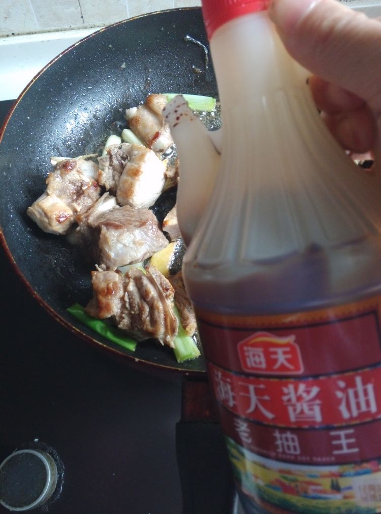 土豆鹌鹑蛋排骨煲步骤7