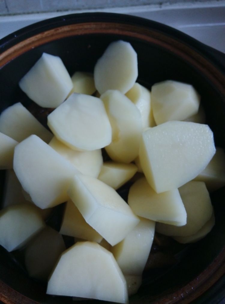 土豆鹌鹑蛋排骨煲步骤13