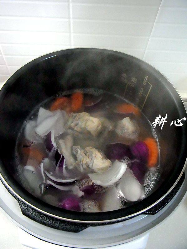 莲子甘笋排骨汤步骤4