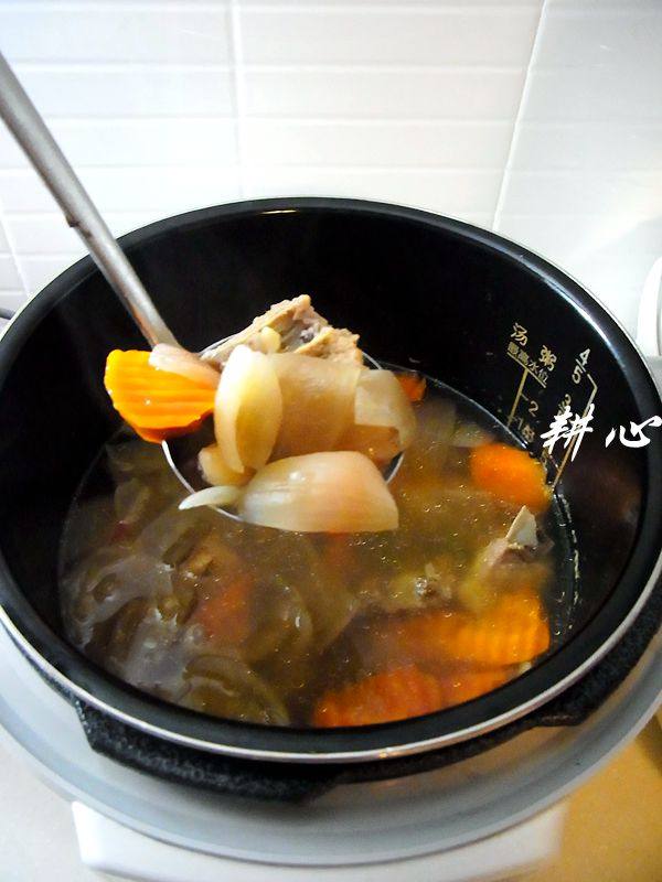 莲子甘笋排骨汤步骤7