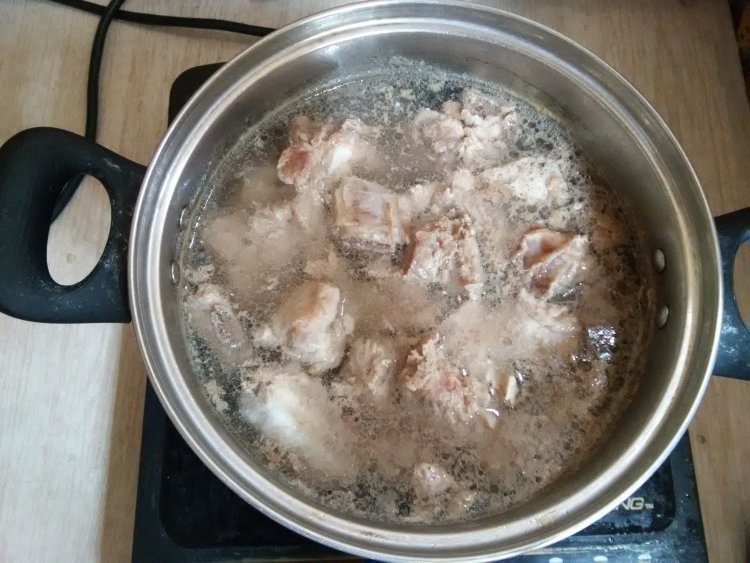 【手工美食】玉米烧排步骤1