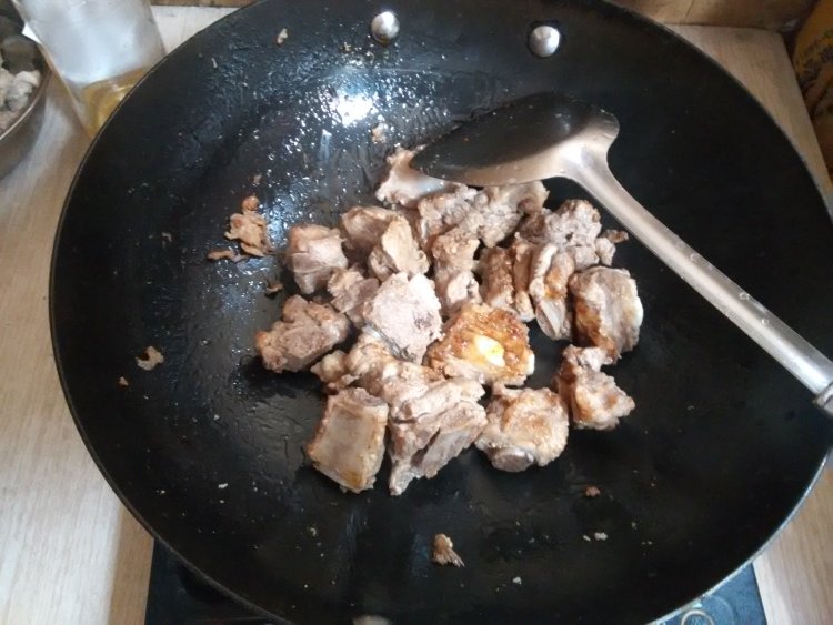 【手工美食】玉米烧排步骤4