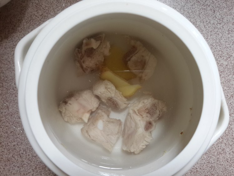玉竹沙参炖排骨步骤3