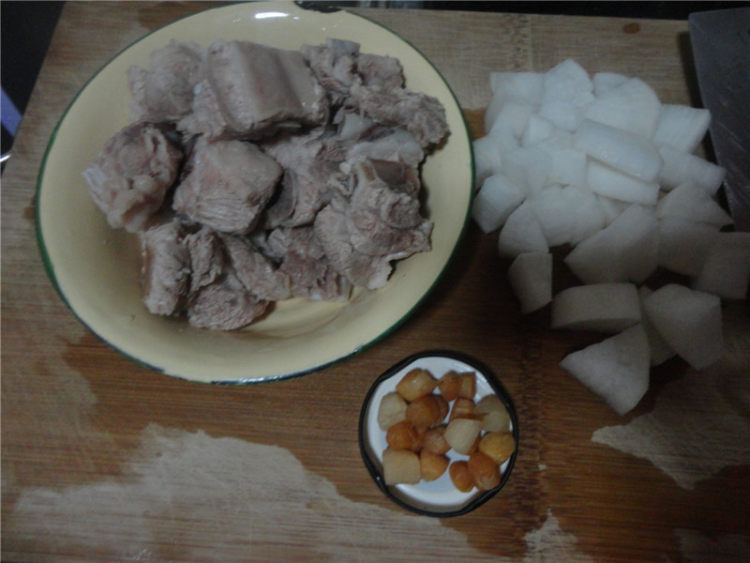 【手工美食】排骨萝卜步骤2
