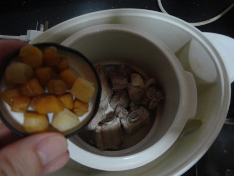 【手工美食】排骨萝卜步骤4