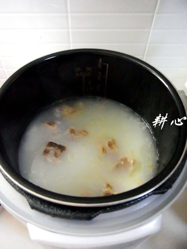 鱼皮排骨鲍鱼粥步骤8