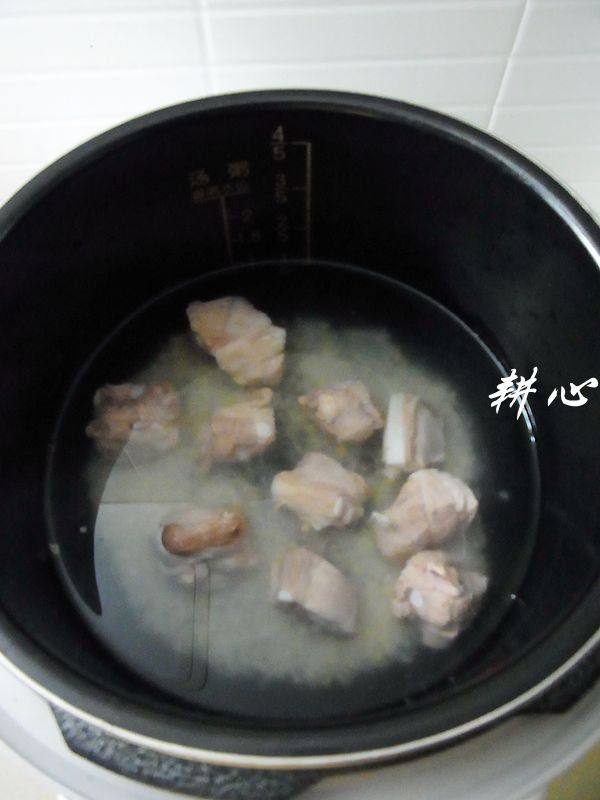 鱼皮排骨鲍鱼粥步骤6