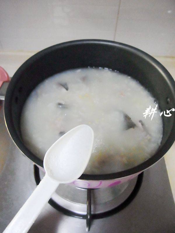 鱼皮排骨鲍鱼粥步骤12