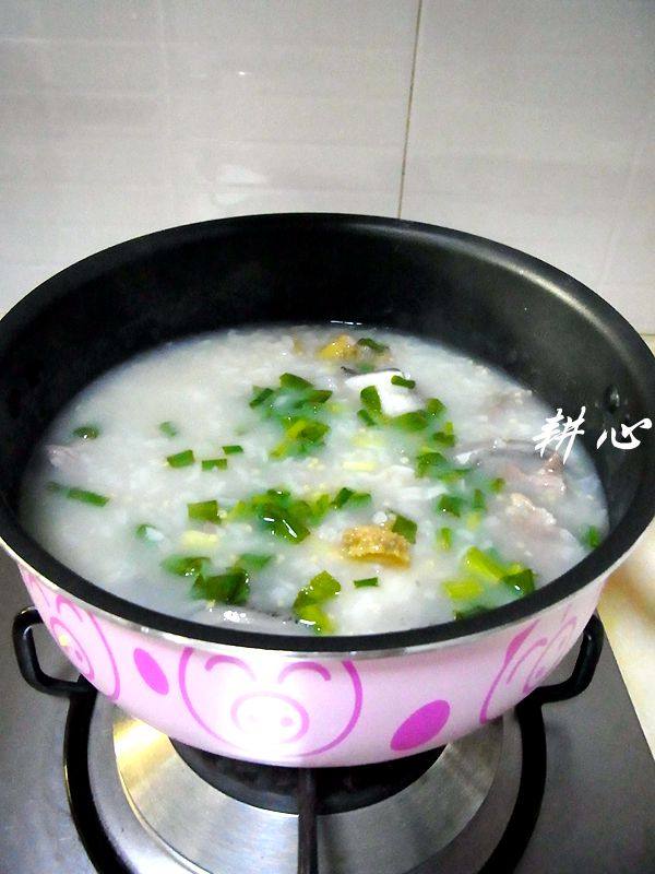 鱼皮排骨鲍鱼粥步骤13