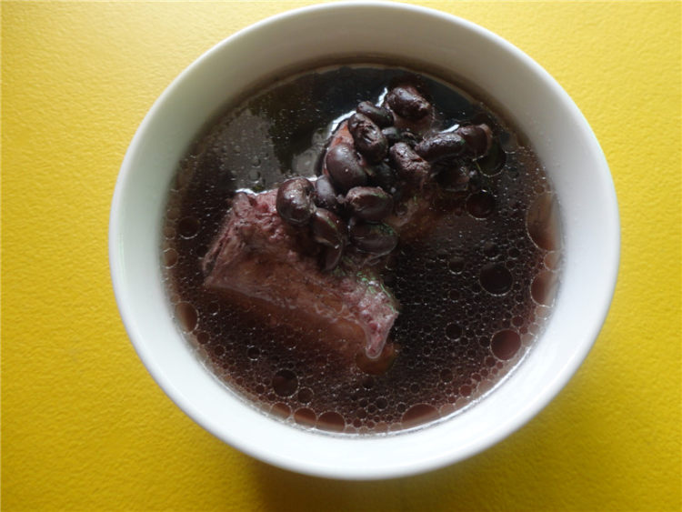 黑豆排骨汤步骤7