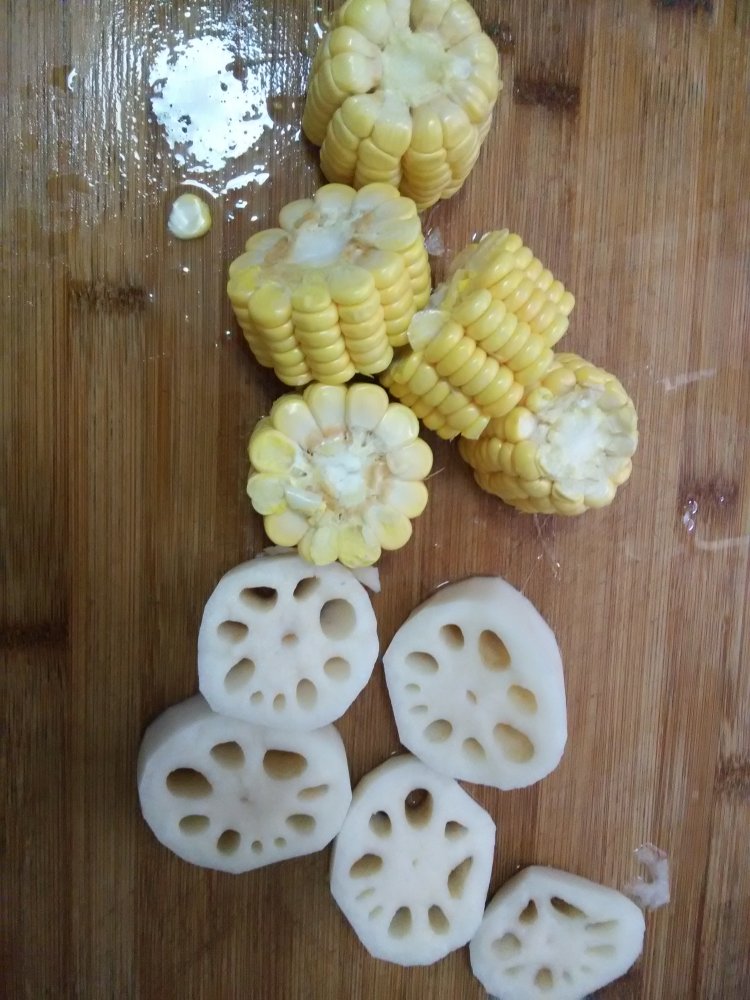 排骨玉米莲藕汤步骤3